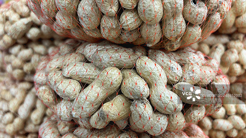 市场上堆积的花生图片素材