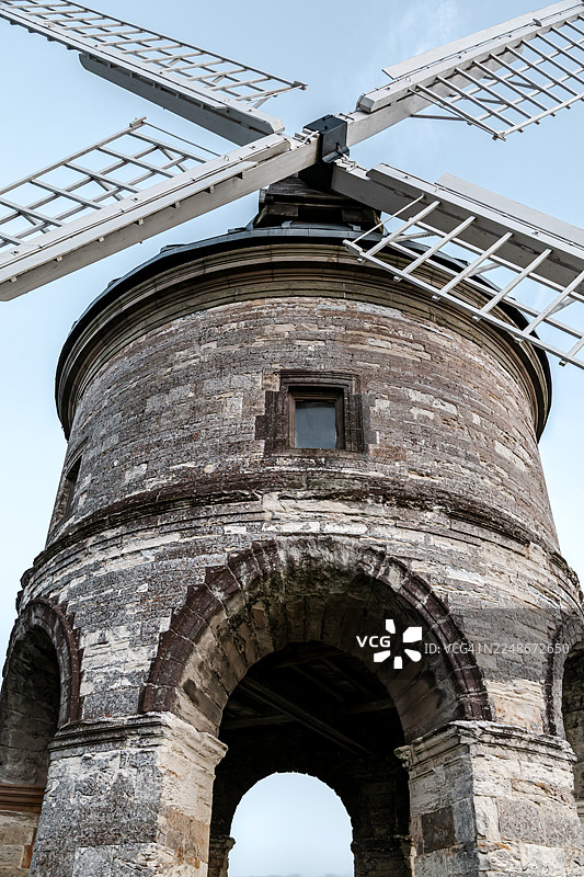 沃里克郡乡村的切斯特顿风车在黄昏时分图片素材