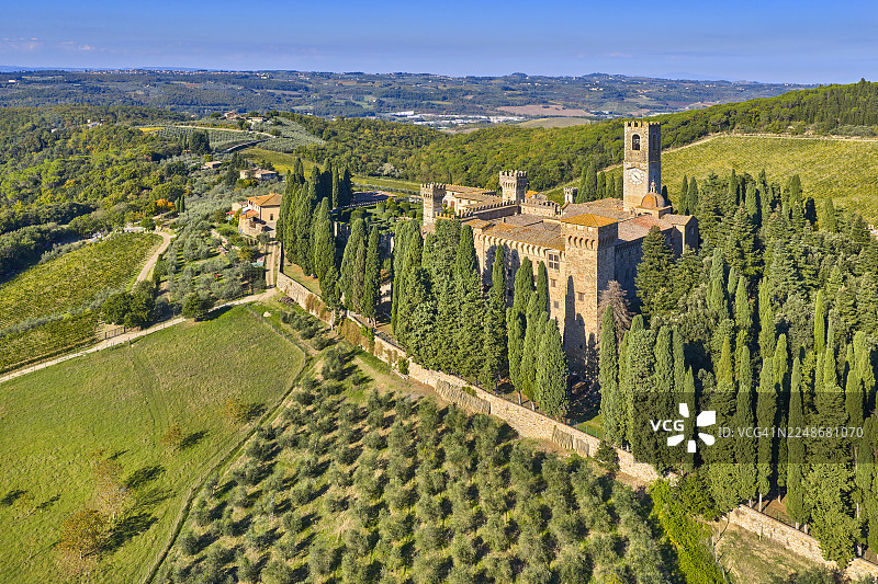 意大利托斯卡纳基安蒂葡萄酒产区的帕西尼亚诺修道院图片素材