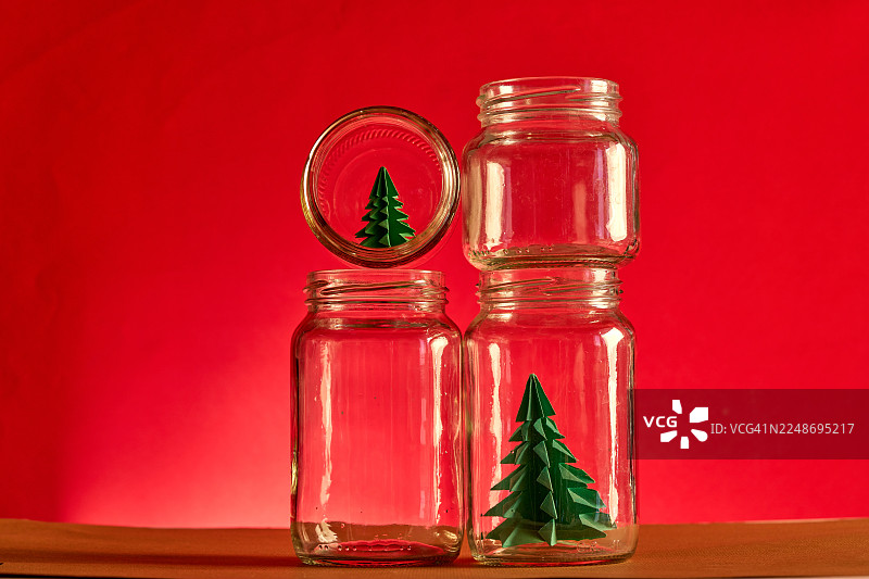 零浪费假期：可重复使用的容器作为圣诞装饰图片素材