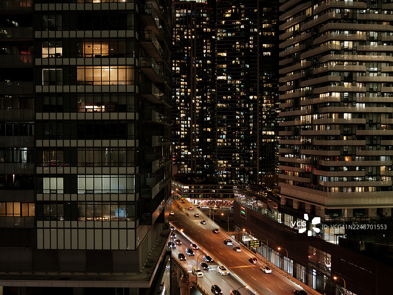 加拿大多伦多高层公寓和加德纳高速公路图片素材