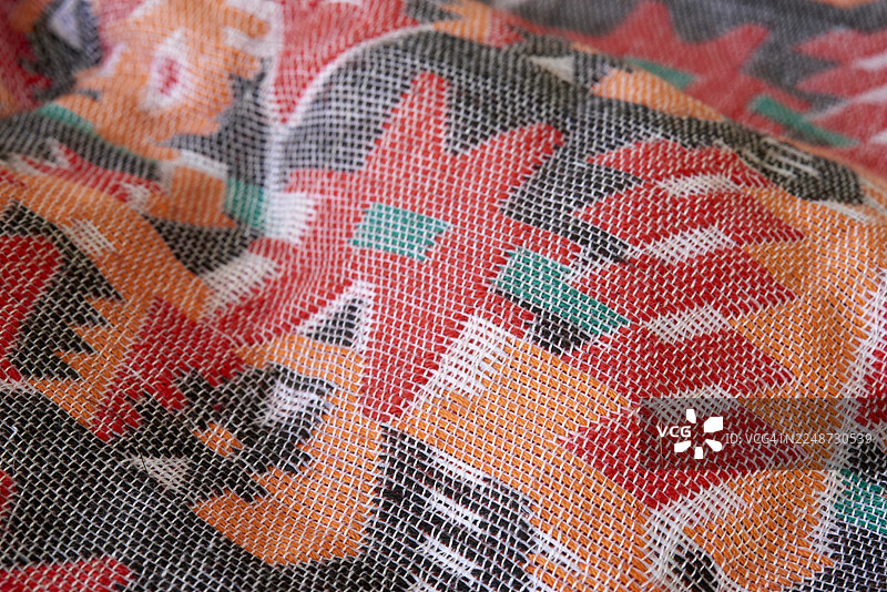 色彩鲜艳的编织纺织品，带有尼泊尔传统图案图片素材