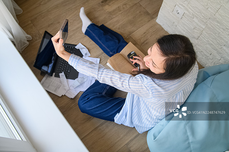 远程工作和窗边的居家生活图片素材