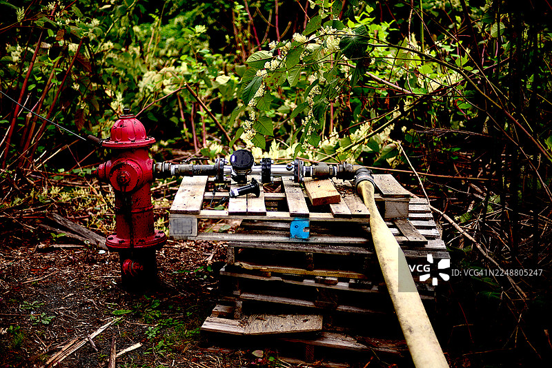 消防栓连接着水管图片素材