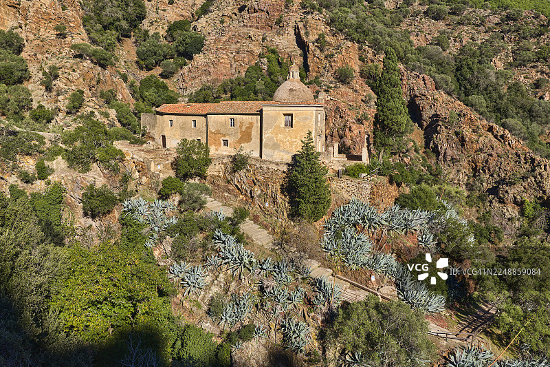 意大利艾尔巴岛的圣母蒙特塞拉特教堂图片素材