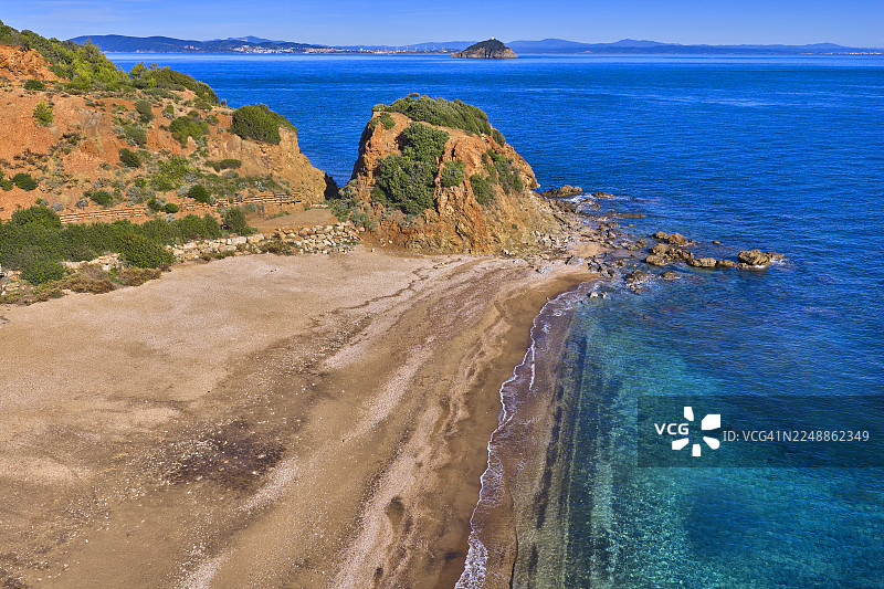 意大利埃尔巴岛上的塞雷戈拉海滩图片素材