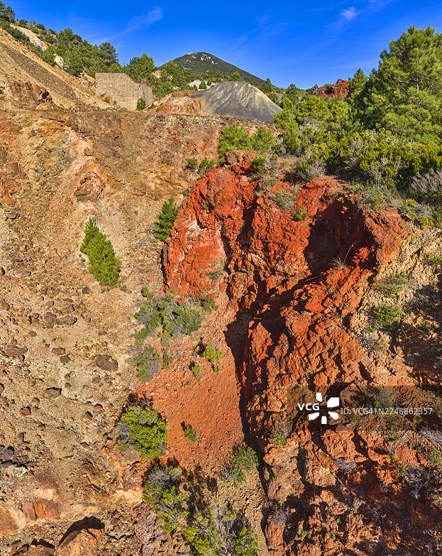意大利厄尔巴岛上被废弃的矿井图片素材