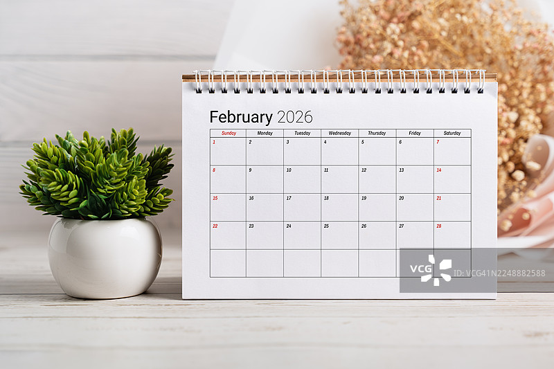 2026年2月桌面日历，配有干花和盆栽图片素材