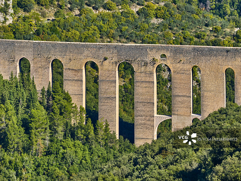 意大利翁布里亚斯波莱托的桥梁图片素材