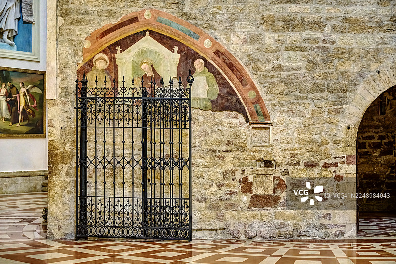 意大利翁布里亚阿西西圣母大殿内的波尔温库拉小堂图片素材