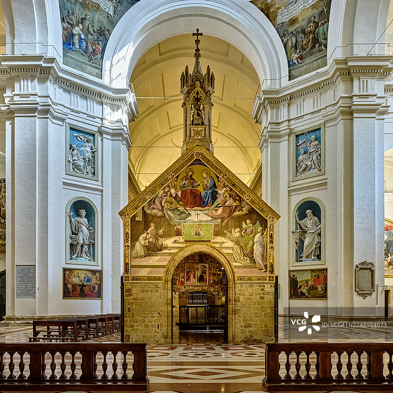 意大利翁布里亚阿西西圣母大殿内的波尔琴库拉小教堂图片素材
