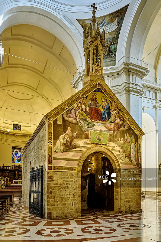 意大利阿西西圣母天使大殿内的波尔琴库拉小教堂图片素材