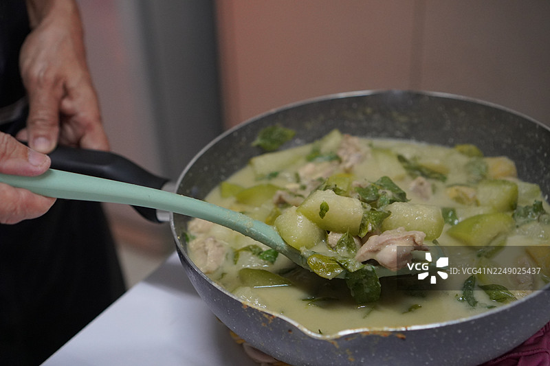 泰式绿咖喱鸡图片素材