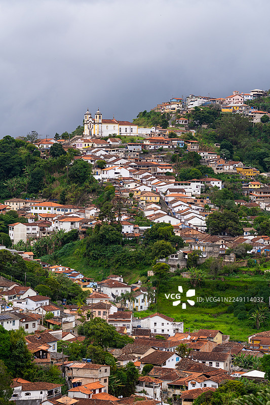 巴西米纳斯吉拉斯州，阴天的欧鲁普雷图图片素材