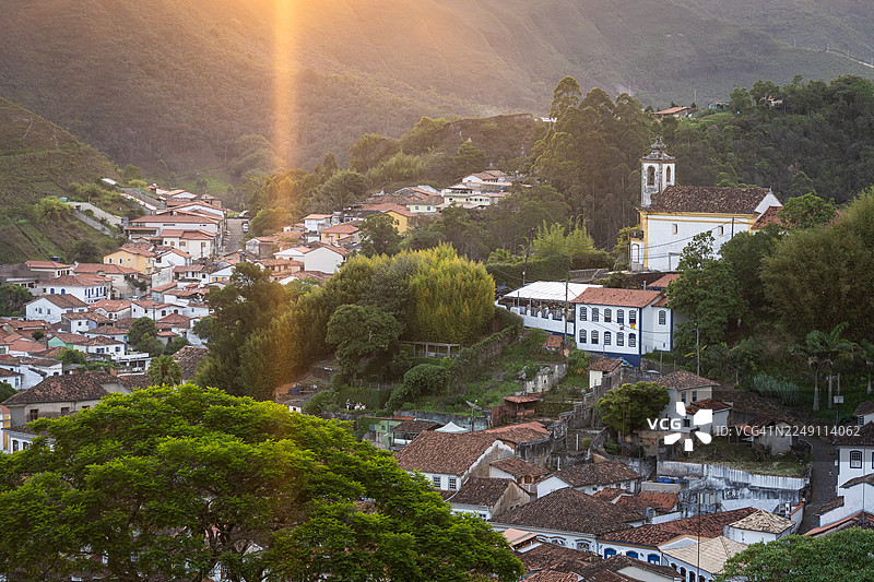 巴西欧鲁普雷图的日落图片素材
