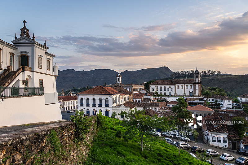 巴西欧鲁普雷图的日落图片素材