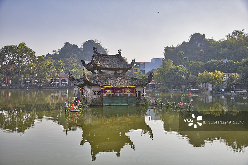 龙池泰佛寺古水上木偶剧院水亭图片素材