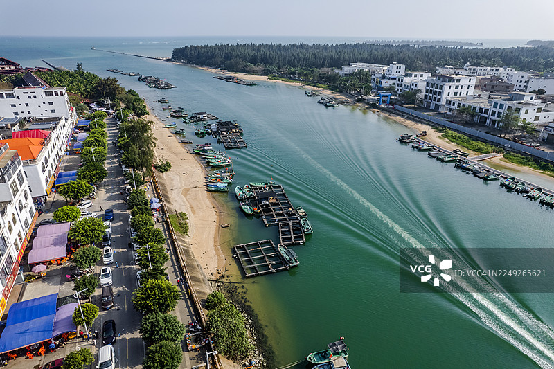 海南琼海潭门镇渔船港风光俯瞰图片素材