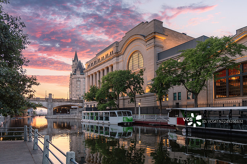日落时分加拿大渥太华的丽都运河景色图片素材