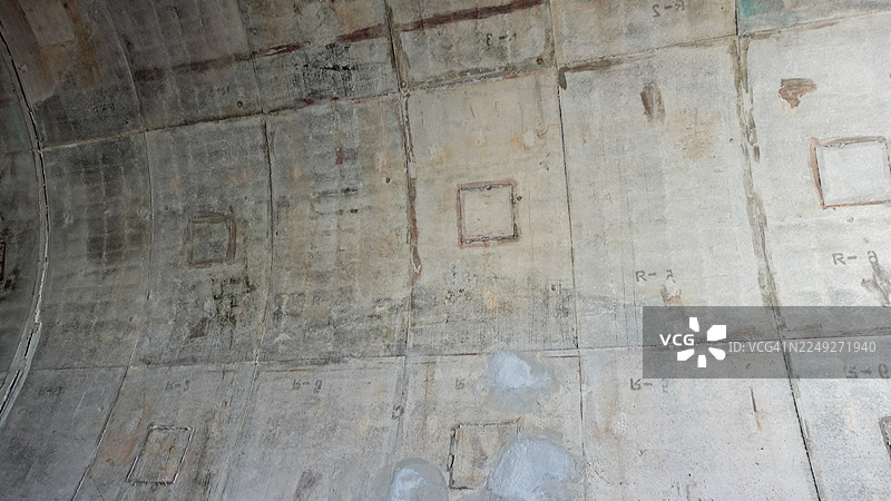 隧道钻爆法施工，安装锚杆-钢筋网 - 喷射混凝土图片素材