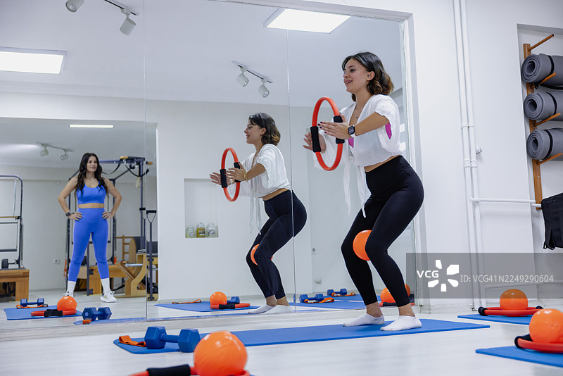 私人定制的普拉提指导图片素材