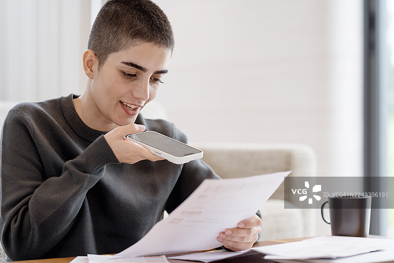 财务规划使个人和家庭能够就其资金做出明智的决定，确保他们能够满足当前和未来的财务需求。图片素材