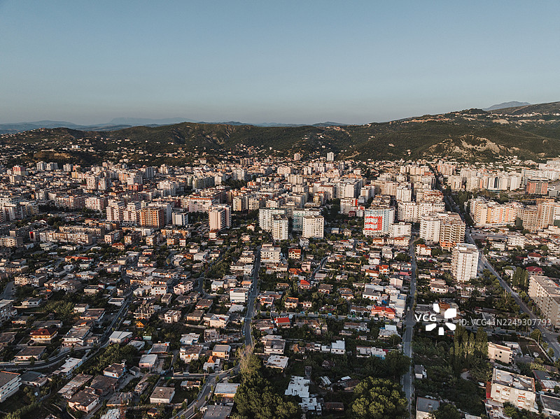 阿尔巴尼亚都拉斯市，晴朗下午，航拍建筑图片素材