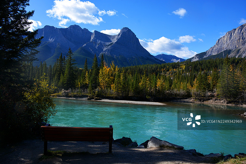 加拿大坎莫尔弓河图片素材