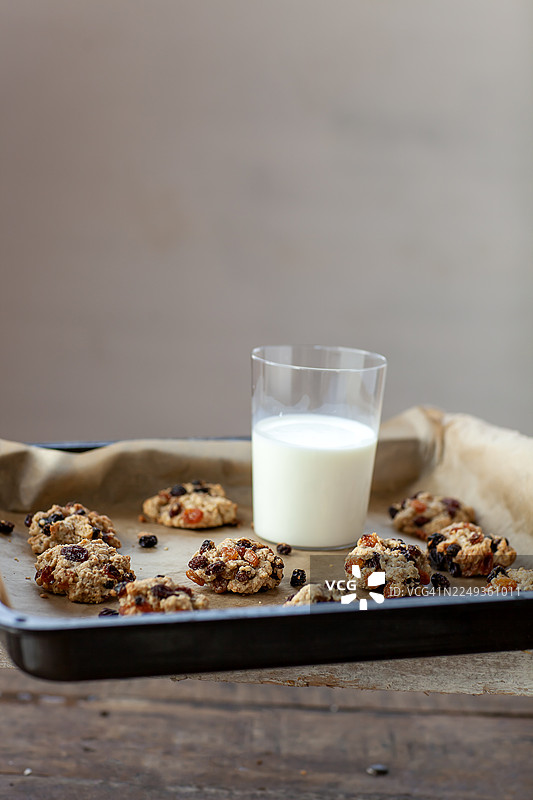 含有干浆果和水果的燕麦饼干图片素材