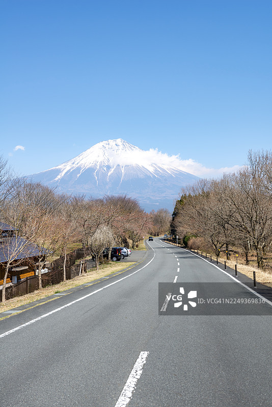 通往富士山火山的道路，旅行的渴望，山梨县，日本图片素材
