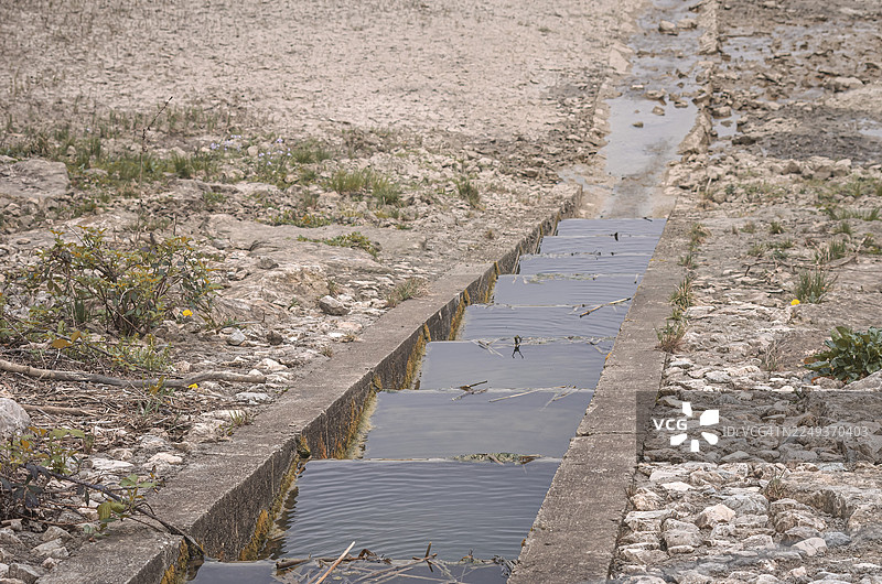 德国巴登-符腾堡州梅青根-格姆斯水库干涸的鱼道图片素材