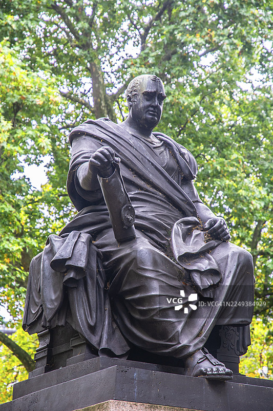 查尔斯·詹姆斯·福克斯（1749-1806），辉格党政治家，布卢姆斯伯里广场雕像，布卢姆斯伯里，卡姆登，西区，伦敦，英格兰，英国，大不列颠，联合王国图片素材