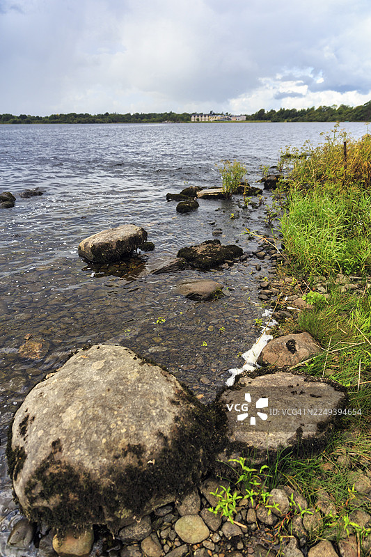 凯里国家公园劳赫兰湖湖岸，凯里环线风景公路，伊维拉半岛，凯里郡，爱尔兰图片素材