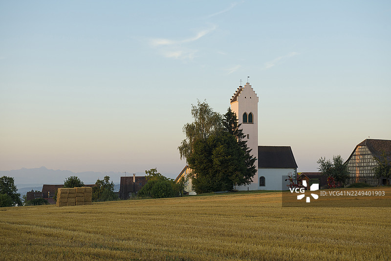 德国巴登-符腾堡州，康斯坦茨湖，于伯林根，日出图片素材