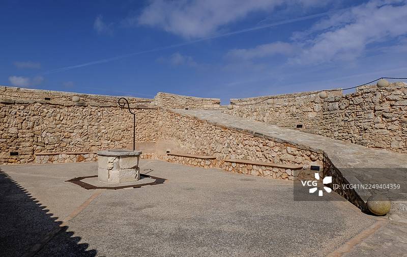 西班牙马略卡岛圣安尼区卡拉多尔的埃斯福尔蒂城堡入口图片素材