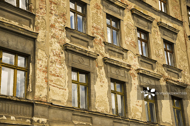 房屋外墙，需要翻新，格尔利茨市中心，萨克森自由州，德国图片素材