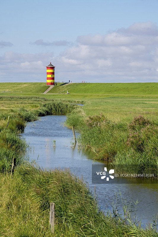 德国下萨克森州，库鲁姆霍恩，皮尔松，东弗里斯兰，皮尔松灯塔图片素材