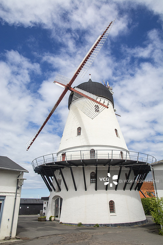 丹麦博恩霍尔姆古兹耶姆的风力磨坊，波罗的海，斯堪的纳维亚图片素材