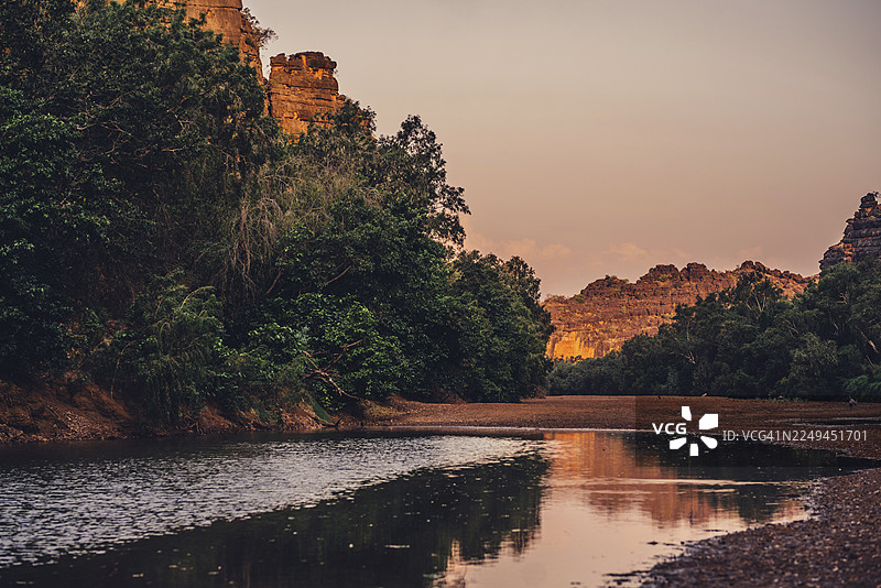 澳大利亚温佳纳峡谷国家公园内陆地区的特殊光影氛围图片素材