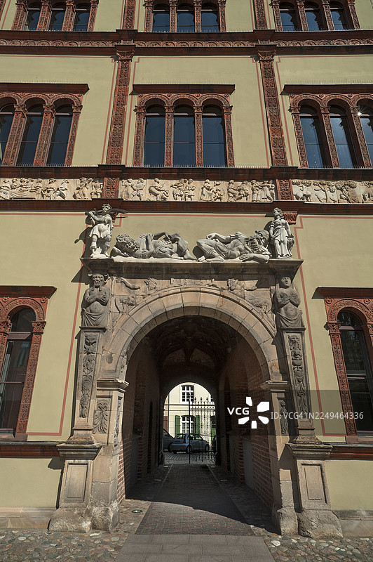 威斯马,梅克伦堡-前波美拉尼亚州,德国,1553年至1554年的文艺复兴建筑菲尔斯滕霍夫的立面和入口图片素材