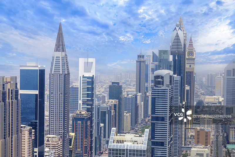 阿联酋迪拜城市中心和商业区的全景天际线景观图片素材