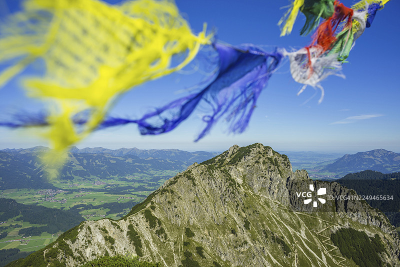 从盖斯尔峰(1953米)到鲁比峰(1957米)的全景,位于阿尔高阿尔卑斯山,阿尔高,巴伐利亚,德国图片素材