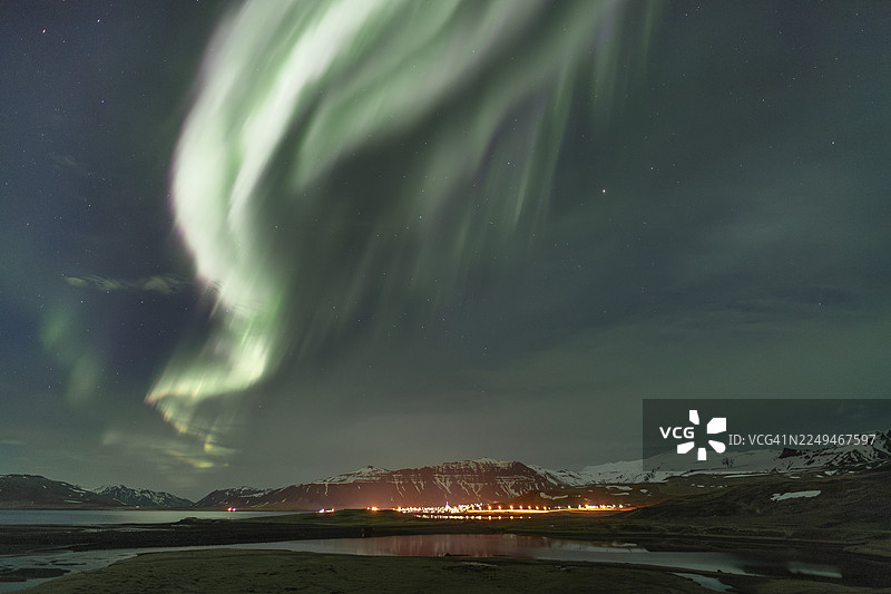 北极光或极光，极光风暴，格伦达菲厄泽，斯奈山半岛，冰岛图片素材