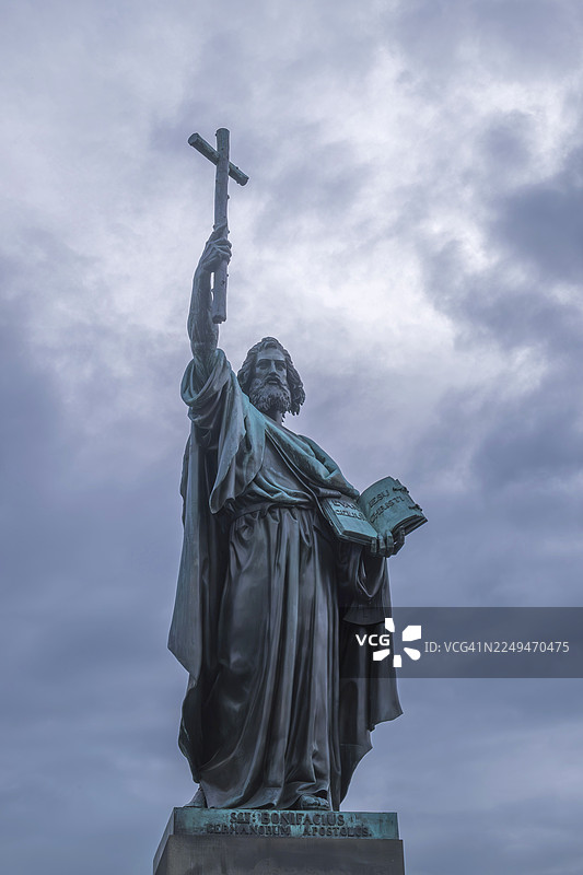 博尼法斯纪念碑,铭文“上主圣言,永恒常存”(德语:The word of the Lord remains forever),位于德国黑森州富尔达市的博尼法斯广场。图片素材