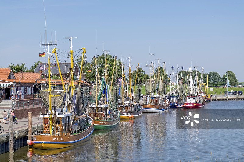 格里特西尔港的螃蟹捕捞船，东弗里西亚最大的捕捞船队，格里特西尔，东弗里西亚，下萨克森，德国图片素材
