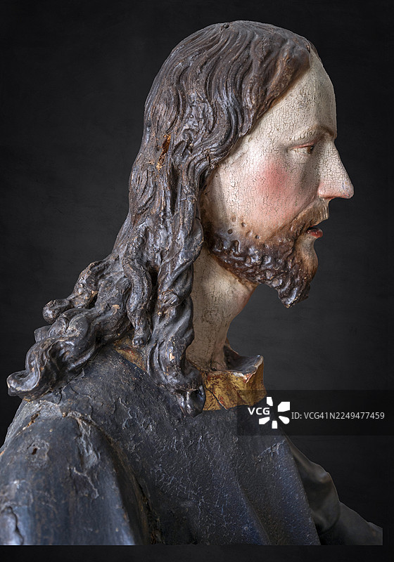 木制棕榈山羊雕像，约 1880 年，基督细节，深色背景，韦滕豪森多明我会修道院，士瓦本，巴伐利亚，德国图片素材