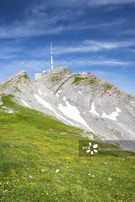 瑞士阿彭策尔州阿尔卑斯坦山脉的森蒂斯峰图片素材