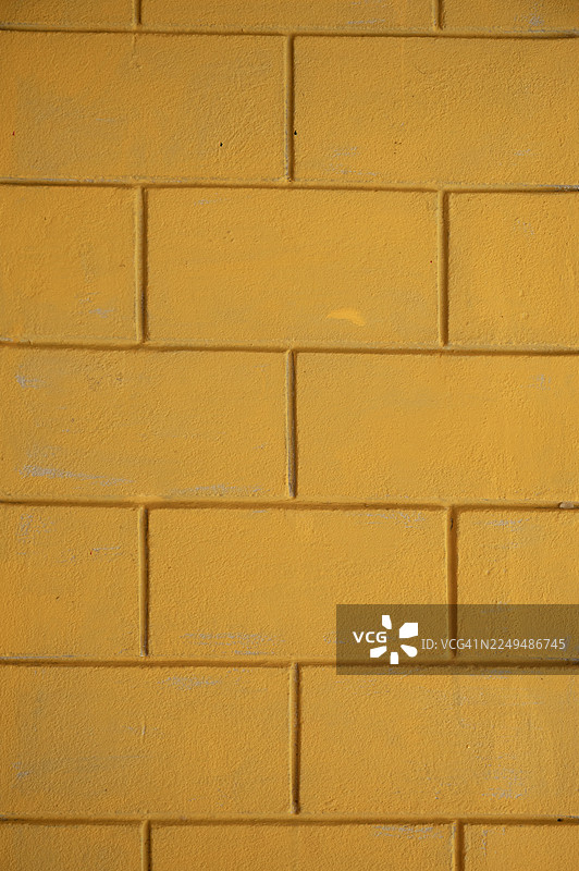 黄色的瓷砖墙，带有方形图案图片素材