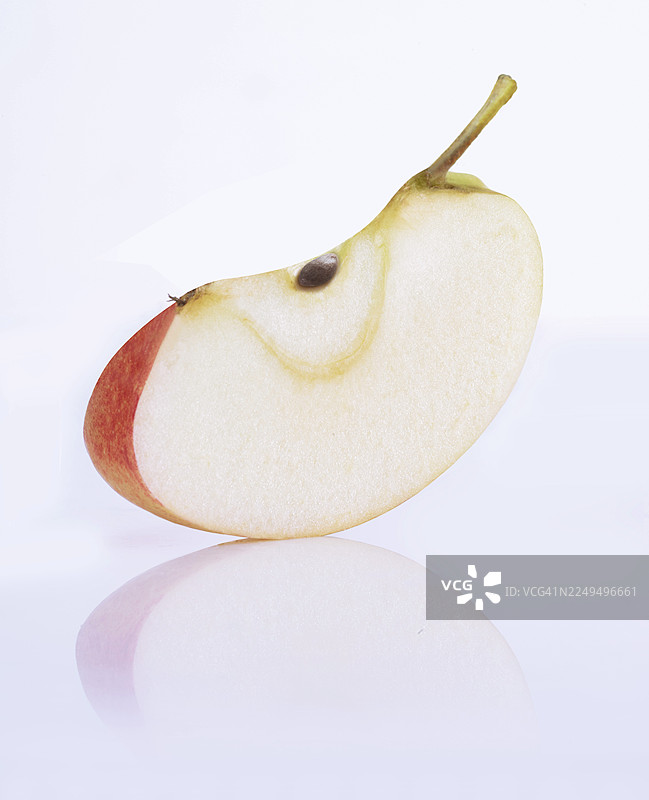 苹果切片（Malus domestica），白色背景，影棚拍摄图片素材