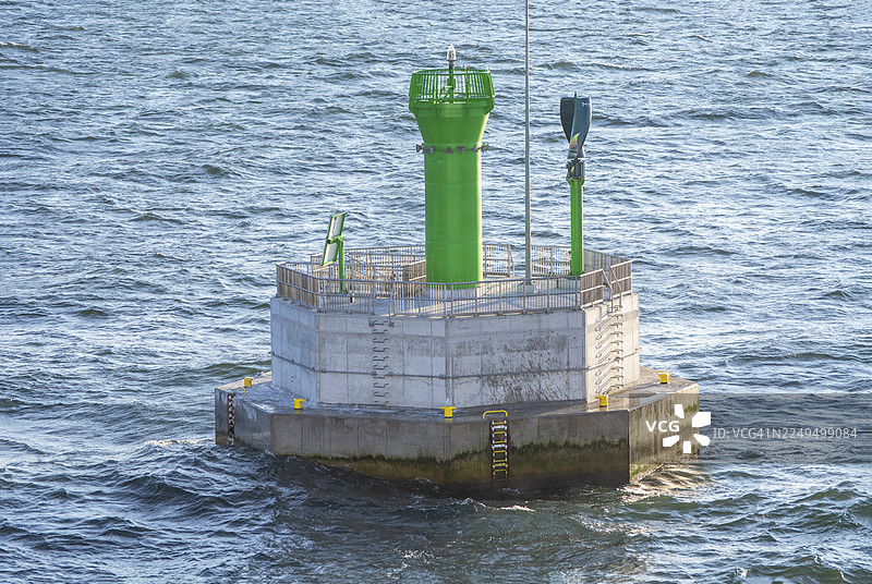 波兰斯维诺乌伊希切外波罗的海航行标志上的小型灯塔图片素材